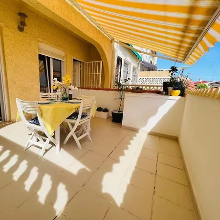 Дом отдыха Sunny, South-facing & Welcoming *